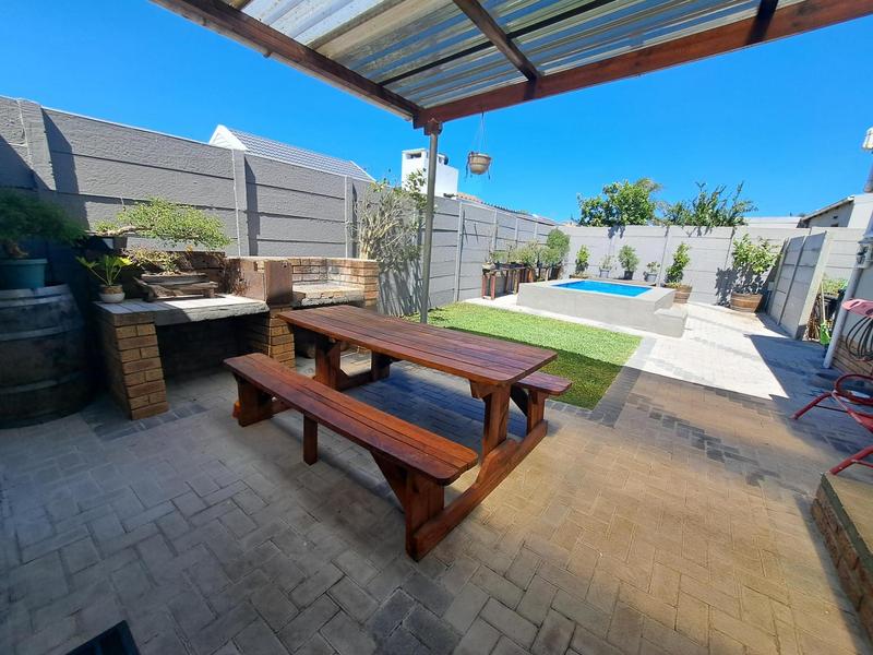3 Bedroom Property for Sale in Vredekloof East Western Cape